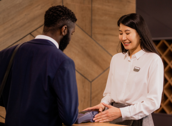 Réceptionniste d'hôtel - compétences en anglais à Mâcon